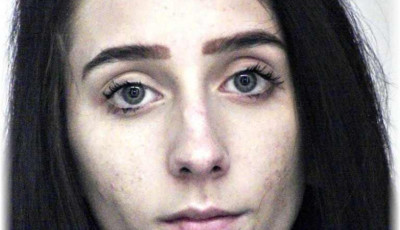 FELH&Iacute;V&Aacute;S - Ezt a nőt k&ouml;r&ouml;zik a p&aacute;pai rendőr&ouml;k