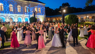 Kihirdett&eacute;k a 201. balatonf&uuml;redi Anna-b&aacute;l programj&aacute;t: a Magna Cum Laude &eacute;s a 100 Tag&uacute; Cig&aacute;nyzenekar is &eacute;rkezik