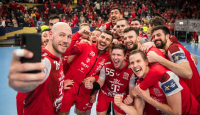 Oda-vissza verte a Veszpr&eacute;m a Szegedet, ir&aacute;ny a negyedd&ouml;ntő