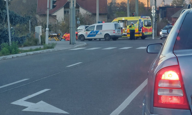 Rollerest g&aacute;zoltak a F&uuml;redi &uacute;ti kereszteződ&eacute;sben