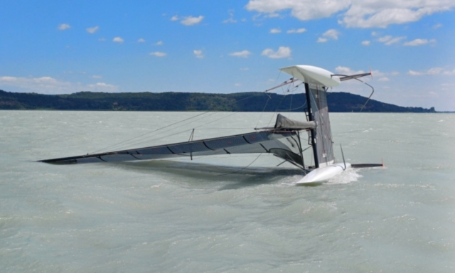 50 embert kellett kimenteni a Balatonb&oacute;l a h&eacute;tv&eacute;g&eacute;n