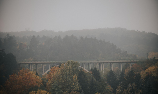 Le akart ugrani egy f&eacute;rfi p&eacute;ntek d&eacute;lut&aacute;n a Viaduktr&oacute;l-J&aacute;rőr&ouml;k mentett&eacute;k meg
