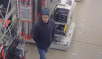 Olcs&oacute;bb dobozba rakta a dr&aacute;g&aacute;bb l&aacute;mp&aacute;t - A veszpr&eacute;mi rendőr&ouml;k keresik a k&eacute;pen l&aacute;that&oacute; f&eacute;rfit
