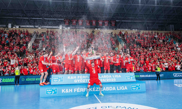 Z&uacute;gott &aacute;m az &Eacute;p&iacute;tők - &eacute;s joggal! - Hazai p&aacute;ly&aacute;n lett bajnok a Veszpr&eacute;m - GAL&Eacute;RIA