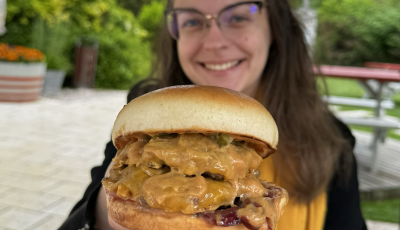 Hamarosan &eacute;rkezik a smash burger Veszpr&eacute;mbe! - &Iacute;gy kedveskedik a Fricska az &eacute;retts&eacute;gizőknek