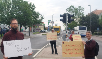 &bdquo;A magyar gyerekeknek is j&aacute;r a minős&eacute;gi oktat&aacute;s!&rdquo; &ndash; folytat&oacute;dik a zebraszerda Veszpr&eacute;mben