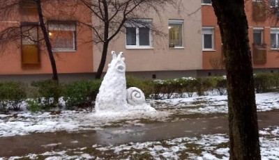 Leesett az első h&oacute; Veszpr&eacute;mben &ndash; M&aacute;ris &uacute;j szintre l&eacute;pett a h&oacute;ember &eacute;p&iacute;t&eacute;s