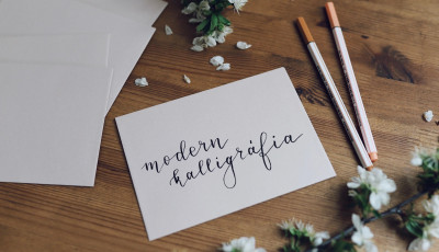 Modern kalligr&aacute;fia workshop lesz vas&aacute;rnap a Kunszt-ban