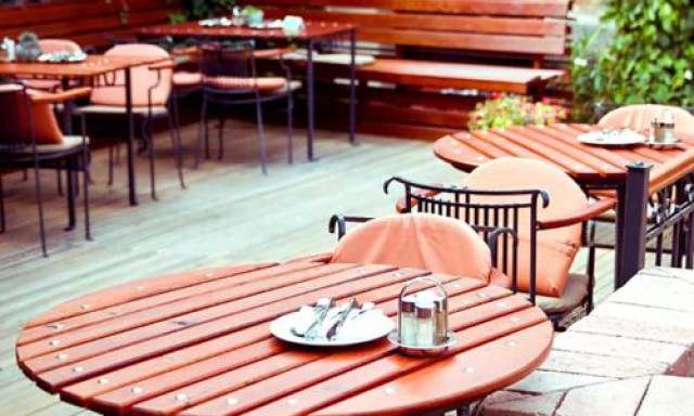 Veszpr&eacute;m polg&aacute;rmestere konzult&aacute;ci&oacute;ra h&iacute;vta a helyi vend&eacute;gl&aacute;t&oacute;sokat