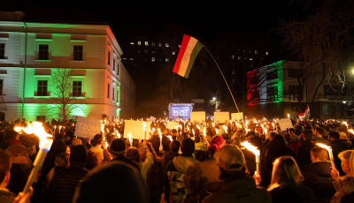 Veszpr&eacute;mbe &eacute;rkezett Magyar P&eacute;ter &eacute;s a TISZA orsz&aacute;gj&aacute;r&aacute;sa - GAL&Eacute;RIA