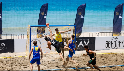 Mindk&eacute;t magyar csapat ott van a strandk&eacute;zi EB k&ouml;z&eacute;pd&ouml;ntőj&eacute;ben