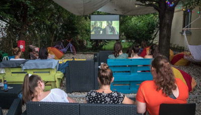 Nett&oacute; szem&eacute;ts&eacute;g &ndash; Bet&ouml;rtek az Ifj&uacute;s&aacute;gi h&aacute;z kertj&eacute;be