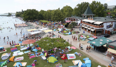 A csopaki a Balaton legjobb strandja, &Ouml;rv&eacute;nyes is k&uuml;l&ouml;nd&iacute;jat kapott