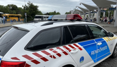 &Ouml;k&ouml;llel arcon &uuml;t&ouml;tte a sofőrt, mert nem engedte felsz&aacute;llni a buszra