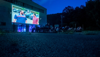 Szombat esti kertmozi az ajkai Kriptongy&aacute;rban? Nan&aacute;!