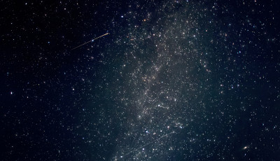 Cs&uuml;t&ouml;rt&ouml;k&ouml;n cs&uacute;csosodik az &eacute;v legl&aacute;tv&aacute;nyosabb meteorraja, a Perseid&aacute;k
