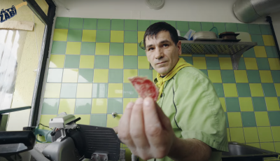 M&eacute;g mindig tarol a veszpr&eacute;mi kov&aacute;szos pizza - &Uacute;jabb YouTuber l&aacute;togatott el a Veszpr&eacute;miumba - VIDE&Oacute;