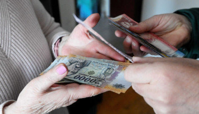 A parlament megszavazta a 14. havi nyugd&iacute;j bevezet&eacute;s&eacute;t