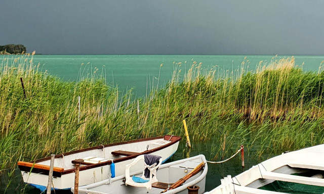 Csopaki horg&aacute;szok tiltakoznak a cs&oacute;nakkik&ouml;tők megsz&uuml;ntet&eacute;se ellen