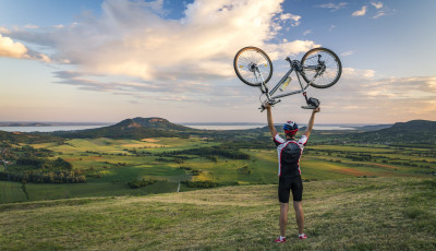 Kir&aacute;ndul&oacute;s, naps&uuml;t&eacute;ses h&eacute;tv&eacute;ge j&ouml;n - Erősen aj&aacute;nlott kimozdulni