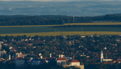 Annyira tiszta volt az &eacute;g, hogy egy fot&oacute;n l&aacute;that&oacute; Veszpr&eacute;m &eacute;s P&eacute;cs
