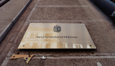 Az oktat&aacute;si dolgoz&oacute;k b&eacute;rrendez&eacute;s&eacute;t k&ouml;veteli a PDSZ