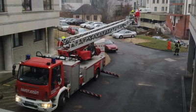 Meglepte a Mikul&aacute;s a veszpr&eacute;mi k&oacute;rh&aacute;z gyermekeit