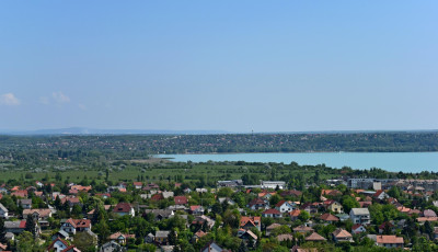 T&ouml;bb sz&aacute;zan tiltakoznak a balatonfűzfői bűz ellen