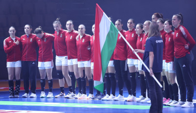 A k&ouml;z&eacute;pd&ouml;ntőben folytatja a VB-t a női k&eacute;zilabda v&aacute;logatott