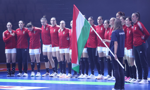 A k&ouml;z&eacute;pd&ouml;ntőben folytatja a VB-t a női k&eacute;zilabda v&aacute;logatott