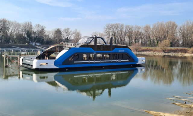 Elk&eacute;sz&uuml;ltek az &uacute;j csodakompok a Balatonra, de m&eacute;g nem tudj&aacute;k v&iacute;zre rakni őket