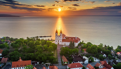 Gigaberuh&aacute;z&aacute;s ellen tiltakoznak Tihanyban
