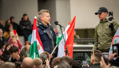 Veszpr&eacute;mbe &eacute;rkezett Magyar P&eacute;ter &eacute;s a Tisza P&aacute;rt orsz&aacute;gj&aacute;r&aacute;sa - Gal&eacute;ria