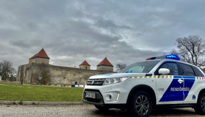 Megpr&oacute;b&aacute;ltak elfutni a v&aacute;rpalotai fiatalok a rendőr&ouml;k elől, de nem siker&uuml;lt - VIDE&Oacute;