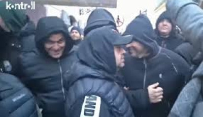 Hol a rendőrs&eacute;g? - amikor fekete kab&aacute;tosok "tartanak rendet"