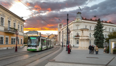 Miskolcon enyh&iacute;tettek a maszkvisel&eacute;si szab&aacute;lyokon
