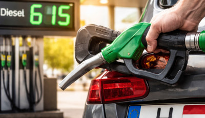 &Uuml;zemanyag&aacute;r-stop l&eacute;pett &eacute;letbe: csak magyar rendsz&aacute;m&uacute; aut&oacute;k tankolhatnak v&eacute;dett &aacute;ron