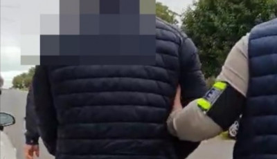 H&aacute;zass&aacute;got &iacute;g&eacute;rve k&eacute;rt k&ouml;lcs&ouml;nt a balatoni nőcs&aacute;b&aacute;sz