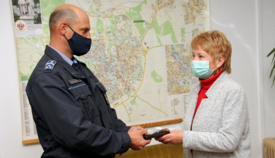 Elcs&iacute;pt&eacute;k a nőt, aki t&ouml;bb sz&aacute;zezer forinttal teli p&eacute;nzt&aacute;rc&aacute;t lopott Veszpr&eacute;mben
