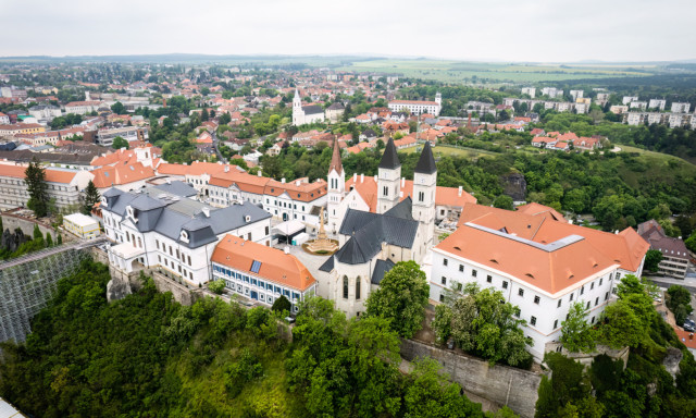 Veszpr&eacute;m megy&eacute;ben 55 sz&aacute;zal&eacute;kkal emelkedtek az &aacute;tlagos n&eacute;gyzetm&eacute;ter&aacute;rak
