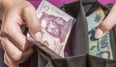 M&aacute;r az 500 ezer forintot k&ouml;zel&iacute;tette a decemberi &aacute;tlagb&eacute;r &ndash; A b&eacute;remel&eacute;sek fele nem volt &eacute;rezhető