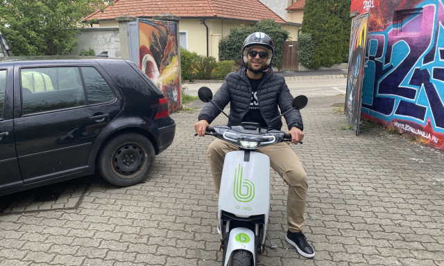 M&aacute;r elektromos robog&oacute;kkal is szelhetj&uuml;k az utakat Veszpr&eacute;mben - Indul a tesztel&eacute;s