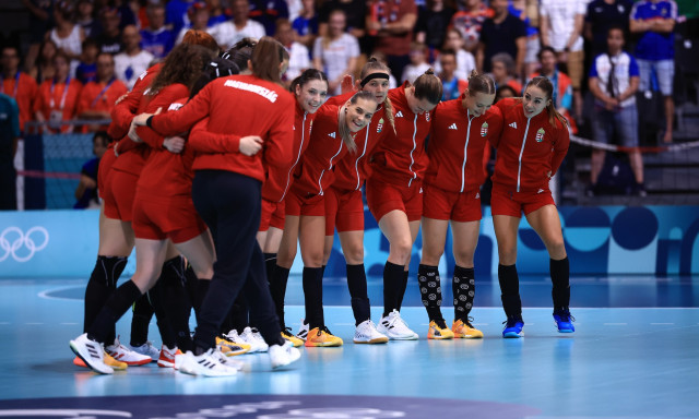 A nők tov&aacute;bbjutottak, a f&eacute;rfiak b&uacute;cs&uacute;ztak az olimpi&aacute;t&oacute;l k&eacute;zilabd&aacute;ban