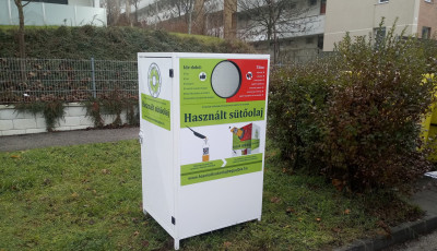 6 darab  haszn&aacute;lts&uuml;tőolaj-gyűjtő kont&eacute;nert helyeztek ki Veszpr&eacute;mben