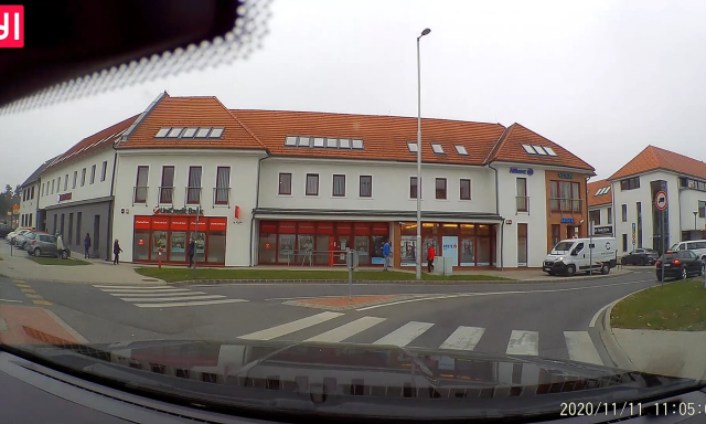 Be&eacute;rett az ingyenes parkol&aacute;s h&aacute;tr&aacute;nya, nem maradt parkol&oacute;hely Veszpr&eacute;mben - VIDE&Oacute;