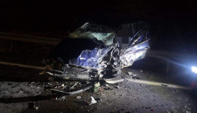 Hal&aacute;los baleset a 8-as fő&uacute;ton - Front&aacute;lisan &uuml;tk&ouml;z&ouml;tt k&eacute;t szem&eacute;lyaut&oacute; Szentg&aacute;ln&aacute;l