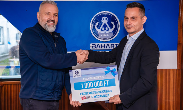A v&iacute;zimentőknek adom&aacute;nyozta a Balatoni Haj&oacute;z&aacute;si Zrt. a haj&oacute;sb&aacute;lja tombolabev&eacute;tel&eacute;t