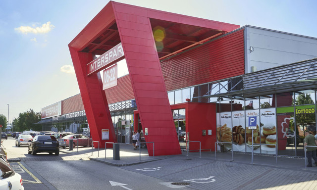 Drive-In &aacute;tv&eacute;tellel &eacute;rkezik a SPAR Veszpr&eacute;mbe &eacute;s Balatonf&uuml;redre