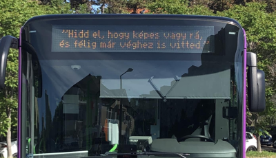 Hidd el, hogy k&eacute;pes vagy r&aacute; - &Iacute;gy &uuml;zen a V-busz az &eacute;retts&eacute;gizőknek