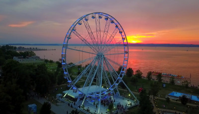 Elad&oacute; a keszthelyi &oacute;ri&aacute;sker&eacute;k - T&ouml;k&eacute;letes v&aacute;laszt&aacute;s kertbe vagy falunapra